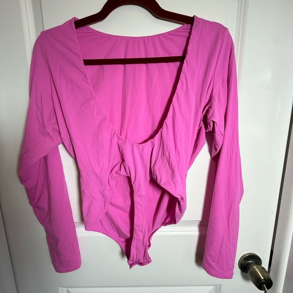 SKIMS Pink Fitted Bodysuit, size XL, new without tags - Picture 2 of 3